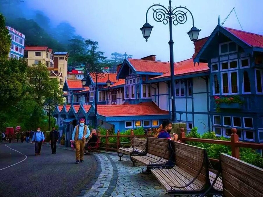 याआधी त्यांनी हिमाचल प्रदेशातील शिमलाचा ​​एक सुंदर फोटो शेअर केला होता. त्यांनी या फोटोसोबत लिहिलं की, हे युरोपमधील शहर नसून सुंदर आणि हिरवाईने भरलेल्या शिमल्याचा फोटो आहे. हा फोटो लोकांना खूप आवडला.
