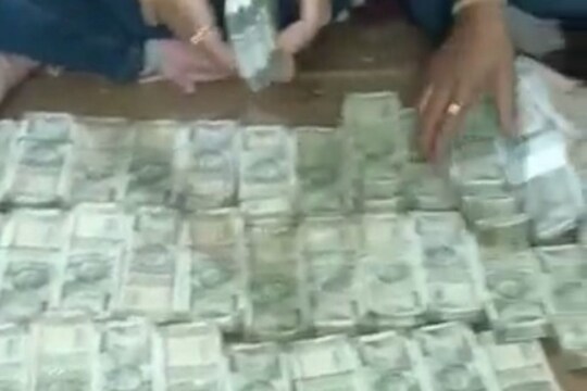 EOW Raid in Satna: निवृत्तीआधी भ्रष्टाचाराचे प्रदूषण! कनिष्ठ शास्त्रज्ञाकडे निघालं कोट्यवधींचे घबाड; झाली जप्तीची कारवाई