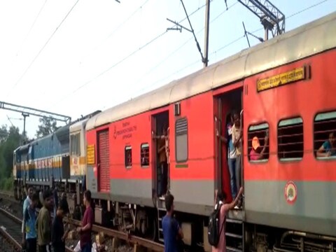 त्नागिरी (Ratnagiri) जिल्ह्यात कोकण कन्या एक्सप्रेस (Konkan Kanya Express) इंजिनमध्ये बिघाड झाल्याची बातमी समोर आली आहे. ही घटना रत्नागिरी जिल्ह्यातील कोकण रेल्वे मार्गावरील विलवडे (Vilavade Railway Station) स्थानकाजवळ घडली.