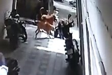 नाशिकमध्ये मोकाट कुत्र्यांचा लहान मुलावर हल्ला, मुलगा गंभीर जखमी, VIDEO समोर