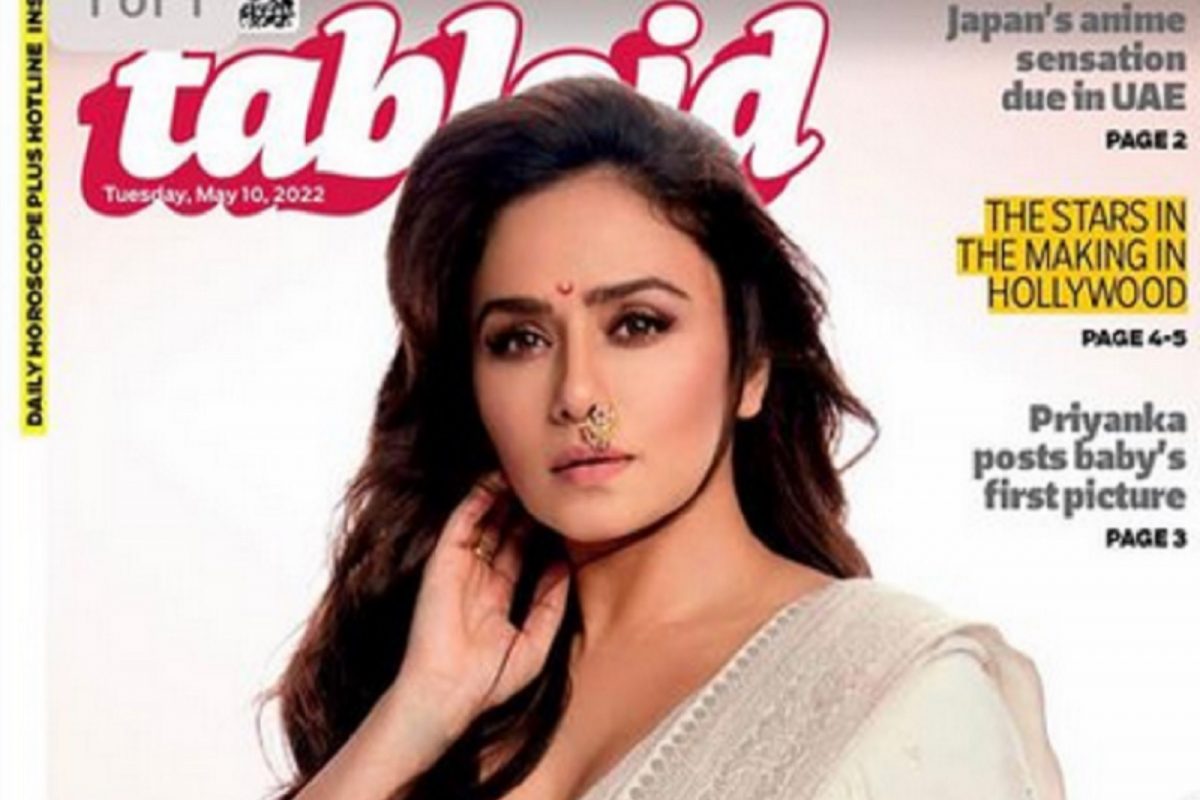 UAE च्या प्रसिद्ध मॅगझिनने अमृता खानविलकरला म्हटलं Dancing Queen; फ्रंट पेजवर झळकली 'चंद्रा'