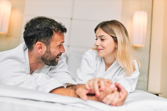 अविवाहित जोडपेही राहू शकतात लॉजवर, पोलिसांनी त्रास दिल्यास अशी करा तक्रार
