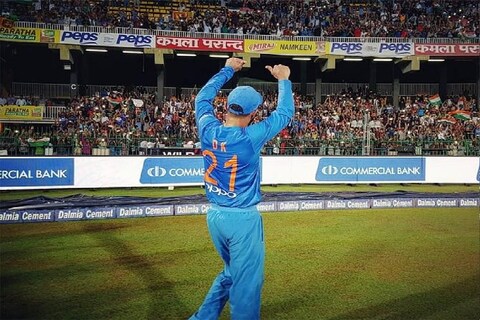 दिनेश कार्तिकनं (Dinesh Karthik) तब्बल 3 वर्षांनी टीम इंडियात पुनरागमन केलं आहे. तो यापूर्वी 2019 साली झालेल्या वर्ल्ड कप स्पर्धेत भारतीय टीमकडून खेळला होता. 