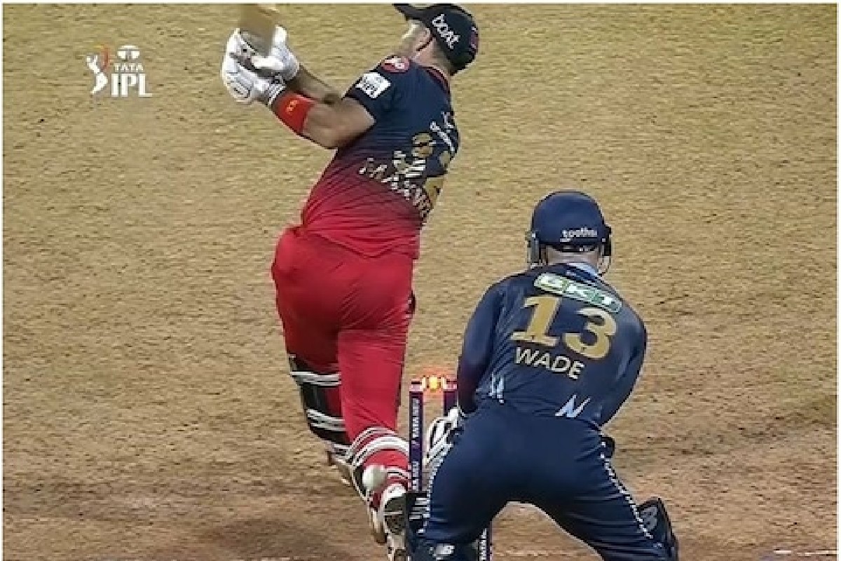IPL 2022 : RCB ला मिळाली नशिबाची साथ, पहिलाच बॉल स्टम्पला लागूनही मॅक्सवेल NOT OUT! VIDEO