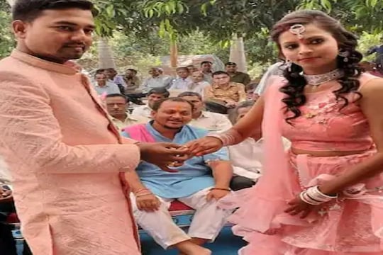 ভয়ংকৰ কাণ্ড! বিয়াৰ উপহাৰ বিস্ফোৰণ ঘটি গুৰুতৰভাৱে আহত দৰাসহ দুজন 1 Newly married man and his nephew injured in blast recharging toy gifted in marriage Gujarat Navsari Mhpv - लग्नात आलेलं Gift उघडताच Blast, नवविवाहित तरुणासोबत घडला धक्कादायक प्रकार – News18 लोकमत