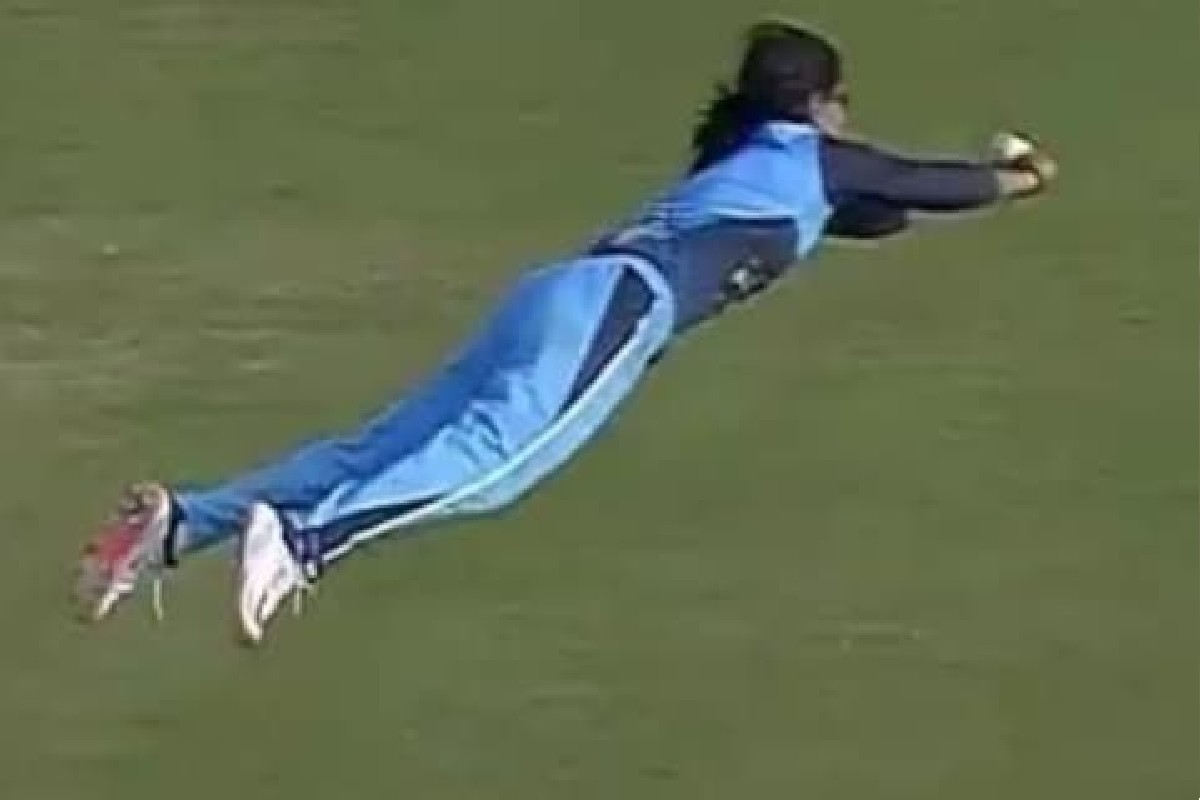 Women's T20 Challenge : हरमनप्रीतनं हवेत उडी मारत पकडला जबरदस्त कॅच, VIDEO पाहून व्हाल थक्क!