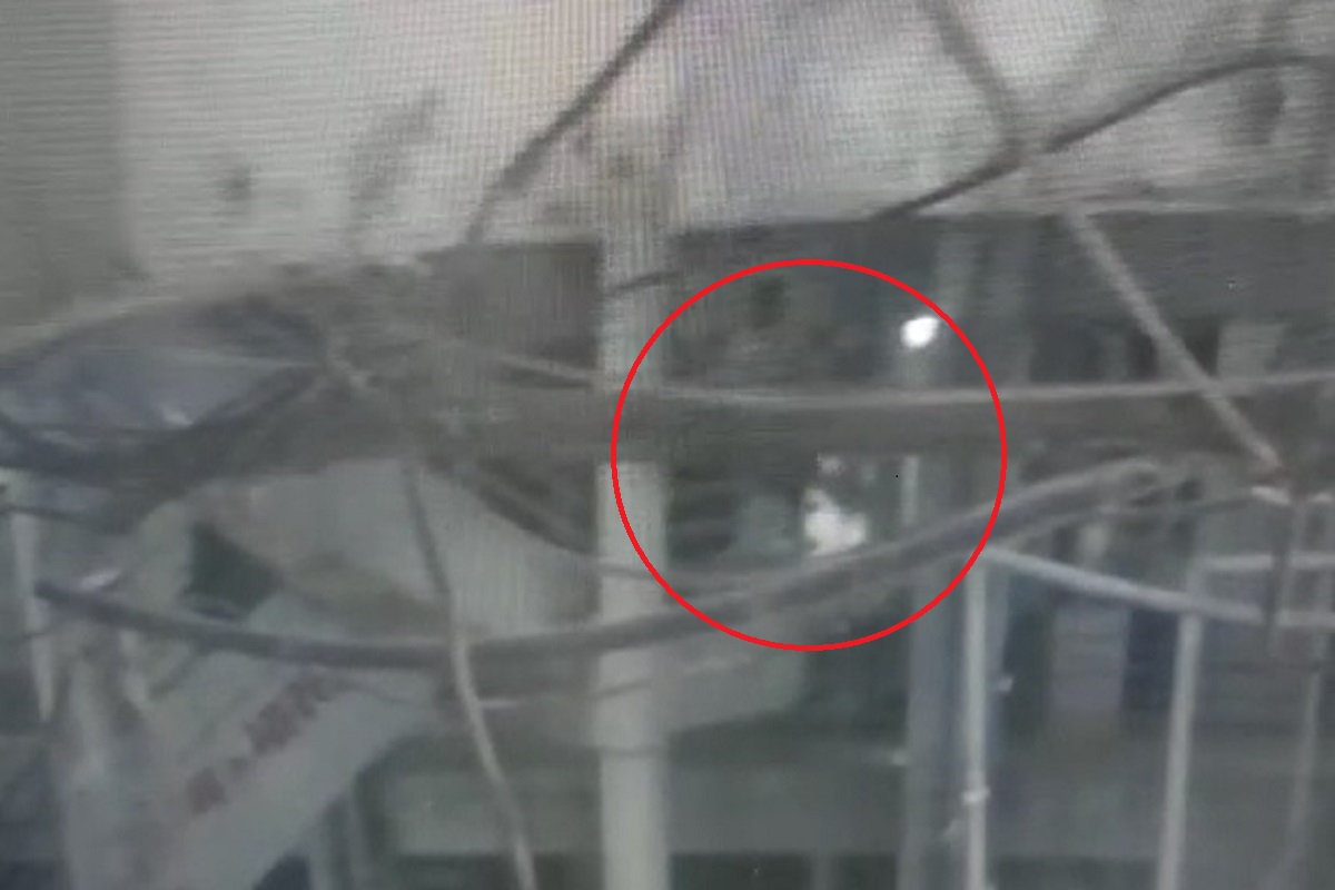 मित्रांनीच केली मित्राची हत्या, इमारतीवरुन ढकलतानाचा CCTV समोर आल्याने हत्येचं गूढ उकललं