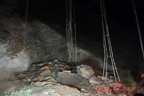 Jammu Kashmir Tunnel Collapsed: एका बांधकामाधीन चार-लेन बोगद्याचा एक भाग गुरुवारी रात्री कोसळला. त्यात नऊ लोक अडकले, त्यापैकी दोन जणांना वाचवण्यात यश आलं आहे.