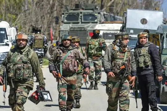 CRPF पथकावर दहशतवाद्यांचा Attack; सुरक्षा दलाच्या प्रत्युत्तरात नागरिकाचा मृत्यू, चौकशीचे आदेश