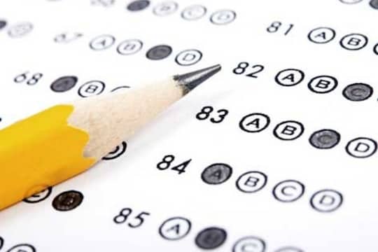 Exam Tips: कोणत्याही परीक्षेतील MCQ प्रश्नांना घाबरून जाऊ नका; असा बिनधास्त सोडवा पेपर
