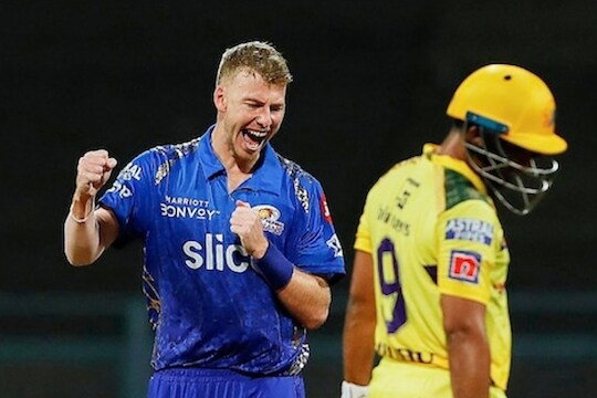 IPL 2022 : मुंबईने बुडवलं चेन्नईचं जहाज, CSK च्या प्ले-ऑफच्या स्वप्नांना सुरूंग