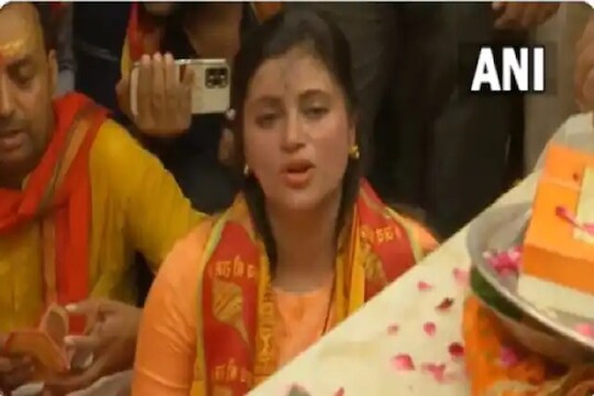 कॅनॉट प्लेसमध्ये  Navneet Rana यांच्याकडून हनुमान चालिसाचे पठण; म्हणाल्या, ''आम्ही कोणाच्या रिमोट कंट्रोलनं...''