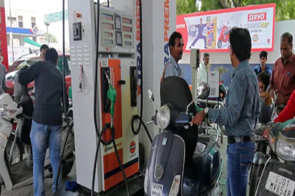 पेट्रोल पंप चालकांचं कमिशनसाठी आंदोलन, जवळपास 70 हजार पंप चालकांनी इंधन खरेदी थांबवली