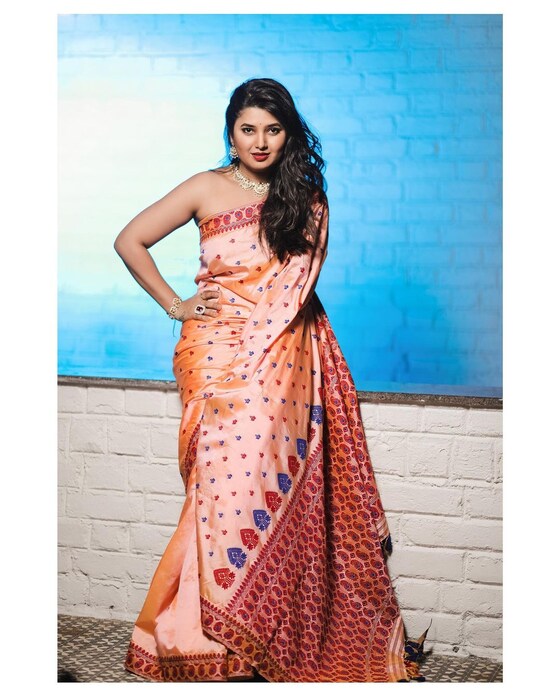  ‘जुळून येती रेशीम गाठी’ या मराठी मालिकेमुळे प्राजक्ता प्रकाशझोतात आली. 'हंपी', 'पावनखिंड', 'पांडू', 'खो-खो' या सिनेमांमध्ये तिने महत्त्वाच्या भूमिका केल्या आहेत. सध्या ती 'महाराष्ट्राची हास्य जत्रा’ या कॉमेडी कार्यक्रमाचं सूत्रसंचालन करते. 