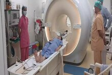 नवनीत राणांच्या उपचारावर आक्षेप, शिवसेनेची थेट लीलावती रुग्णालयात धडक