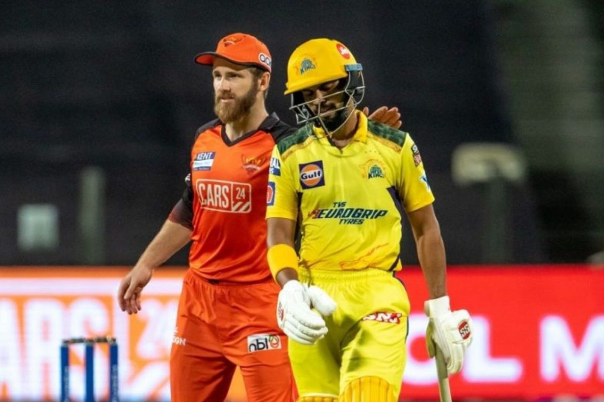 शतक हुकलेल्या ऋतूराजला विलियम्सनने दिला आधार, पाठ थोपटत केले सांत्वन