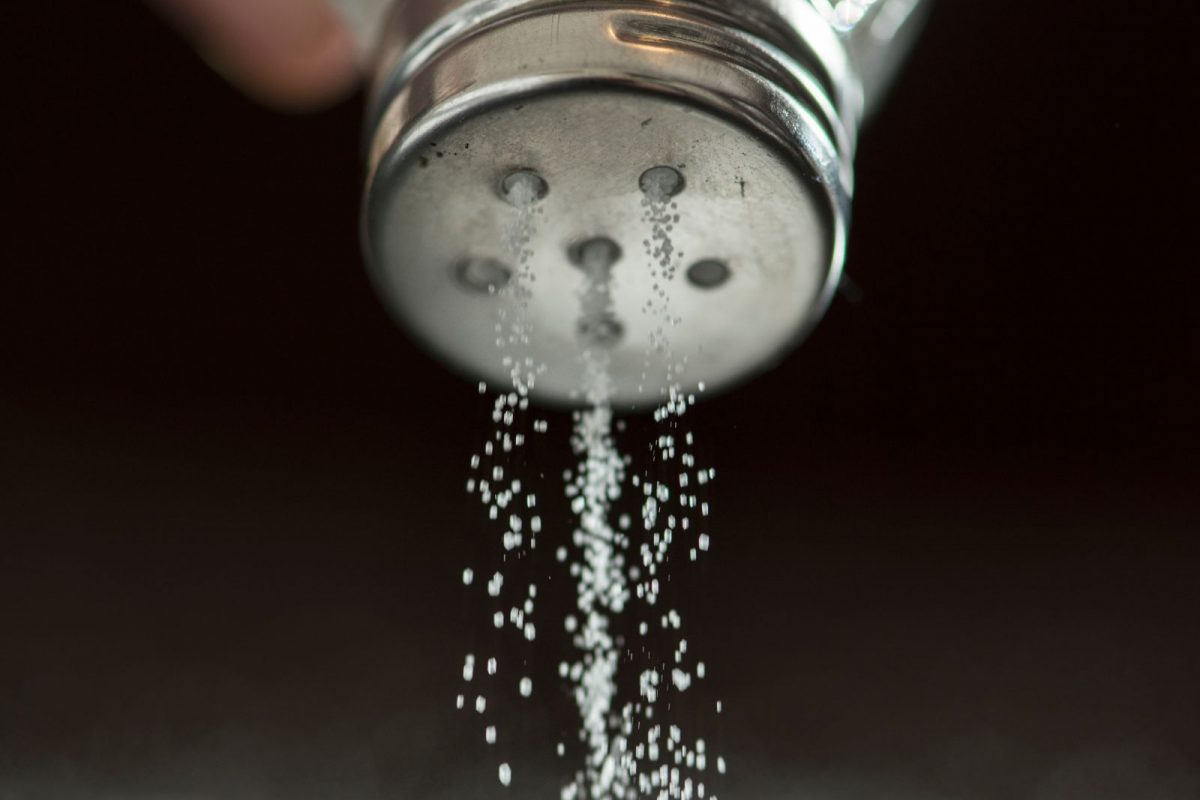 शिजवलेल्या अन्नावर वरुन कच्चे मीठ घेऊ नये, अन्यथा होऊ शकतो गंभीर आजार