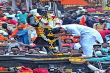 महाराजांसमोर नतमस्तक होणाऱ्या फोटोसह संभाजीराजेंचं भावनिक ट्विट, "महाराज.... " महाराजांसमोर नतमस्तक होणाऱ्या फोटोसह संभाजीराजेंचं भावनिक ट्विट, "महाराज.... "