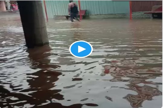 मान्सूनपूर्व पावसाचं थैमान; मंदिरात शिरले पाणी, रस्ते पाण्याखाली, पाहा VIDEO
