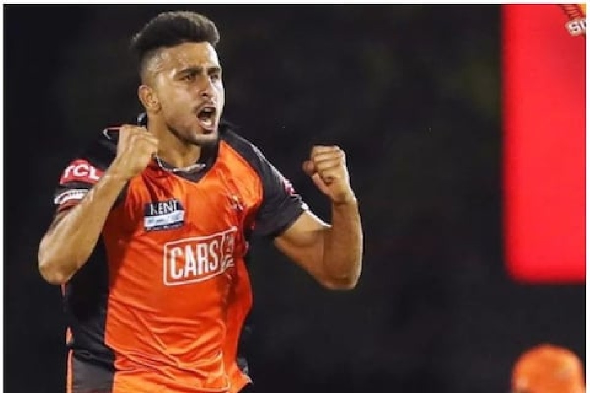 IPL 2022 : उमरान मलिकच्या खतरनाक बाऊन्सरपुढे मयंक निरूत्तर, पाहा VIDEO