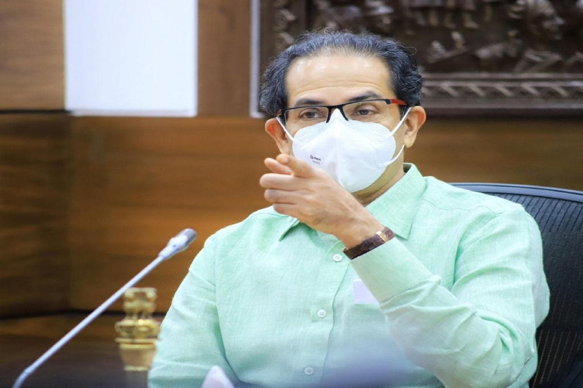 'खासगीकरणाची खाज वाढायला लागलीय, कुठे-कुठे खाजवणार?', उद्धव ठाकरेंचा खोचक वार