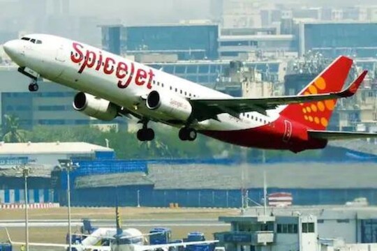 SpiceJet चं मुंबई-दुर्गापूर विमान लँडिंगदरम्यान वादळात सापडलं, अनेक प्रवासी जखमी