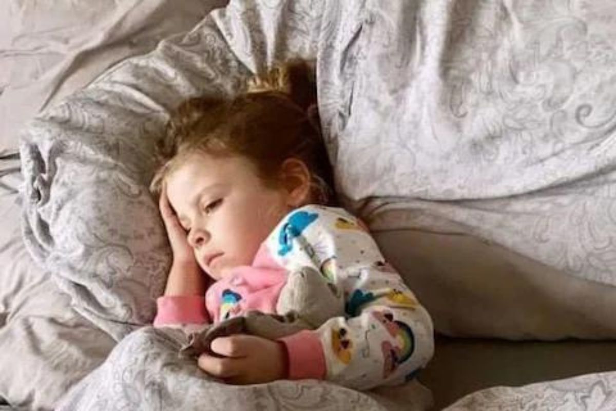 दिवसरात्र घरातच बंद राहाते ही 7 वर्षीय चिमुकली; बाहेर पडताच होते भयंकर अवस्था