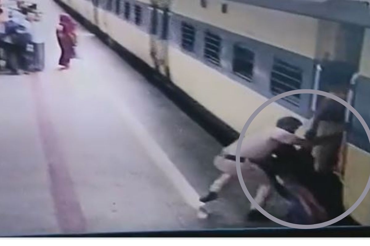 चालत्या ट्रेनमधून कोसळली महिला; रेल्वेखाली जाणार इतक्यात अवतरला 'देवदूत', Shocking Video
