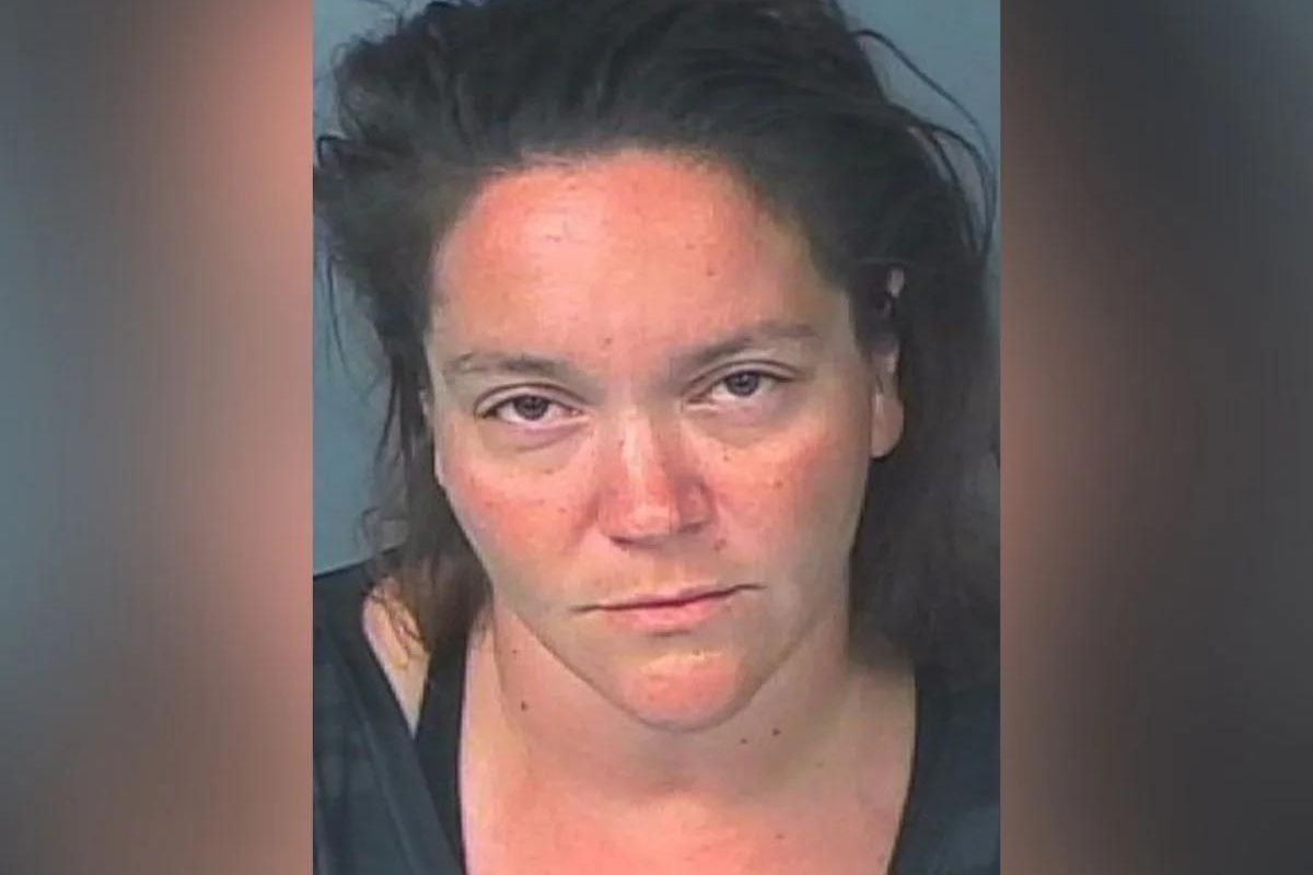 महिलेचं अमानुष कृत्य; या कारणामुळे पाळीव श्वानांवर झाडल्या 170 गोळ्या