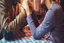PUBG खेळताना दोघांच्या प्रेमात पडली तरुणी; दोघंही सोबतच भेटण्यासाठी पोहोचले अन् PUBG खेळताना दोघांच्या प्रेमात पडली तरुणी; दोघंही सोबतच भेटण्यासाठी पोहोचले अन्