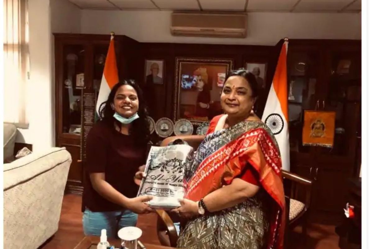 मुंबईतील रस्त्यावर फुलं विकणाऱ्या तरुणीची गगन भरारी; झोपडपट्टीपासून कॅलिफोर्निया विद्यापीठापर्यंतचा प्रेरक प्रवास