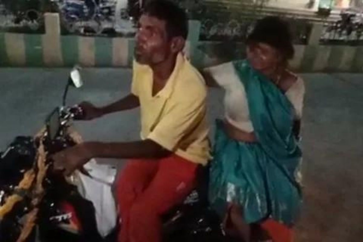 परिस्थिती छोटी, पण मन मोठं! दिव्यांग भिकाऱ्याने पत्नीसाठी घेतली 90 हजाराची गाडी, कहाणी वाचून पाणावतील डोळे