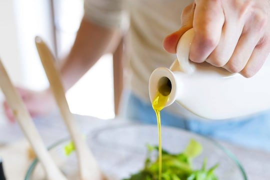 शेंगदाणा की सूर्यफूल? कोणतं खाद्यतेल आहे शरीरासाठी सर्वात चांगलं आणि का?