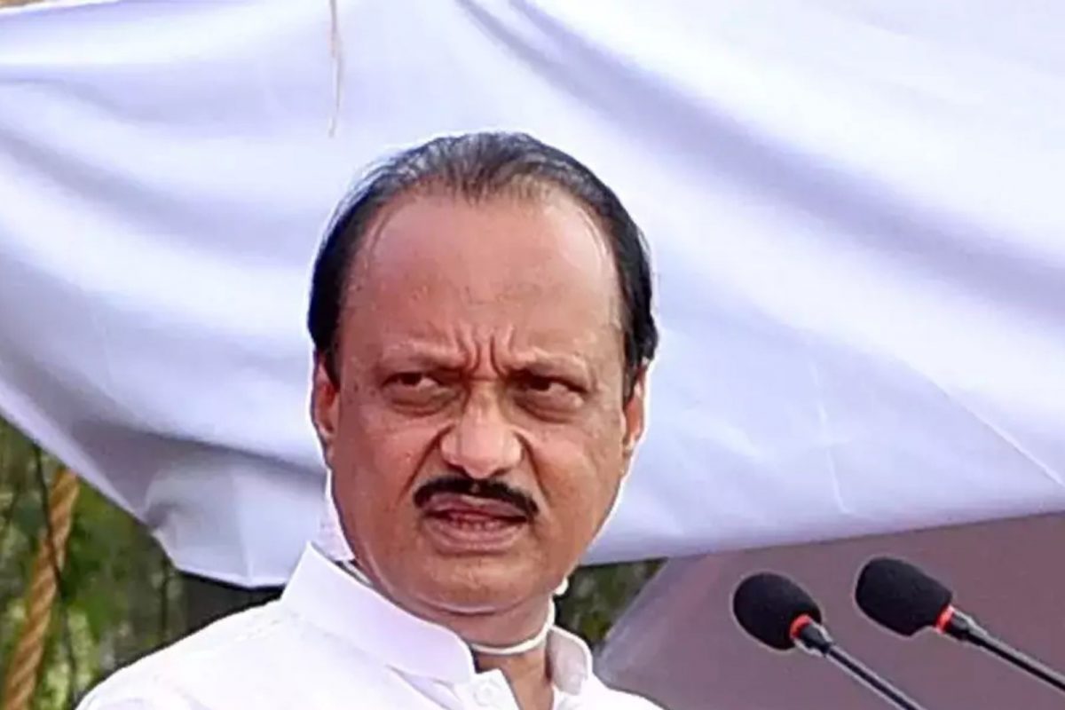 अजित पवारांना विधानसभा विरोधी पक्षनेतेपद द्यावं, अशी मागणी आमदारांनी केली होती.