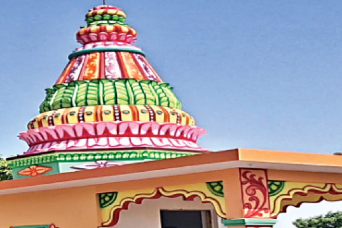 Hindu Temple : नाशिकमध्ये शेतकऱ्याने गायीच्या स्मरणार्थ बांधले मंदिर