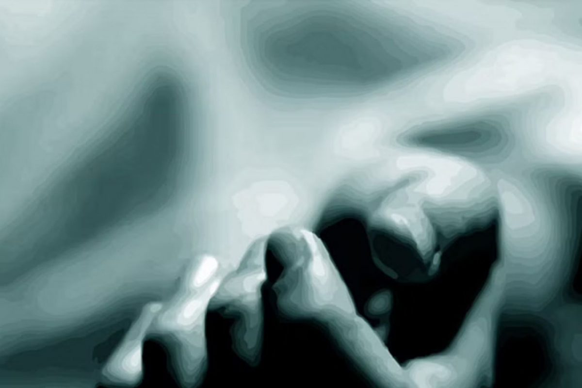 झाड कापण्याच्या मशीनने पत्नी अन् मुलांचा चिरला गळा; लग्नाच्या वाढदिवशी स्वत:लाही संपवलं