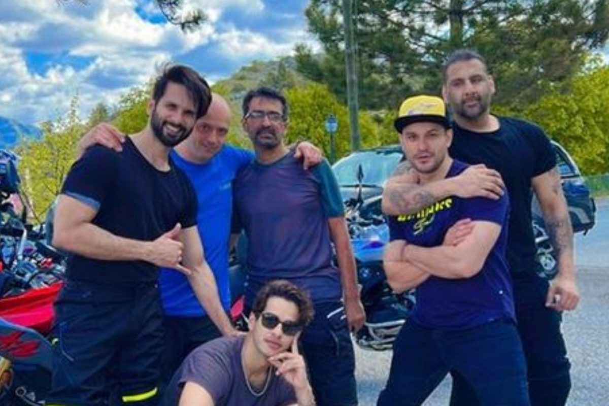 शाहिद कपूर, ईशान आणि कुणाल खेमूची बॉईज गॅंग निघाली रोड ट्रीपवर, बाईकवर फिरणार 'हा' देश