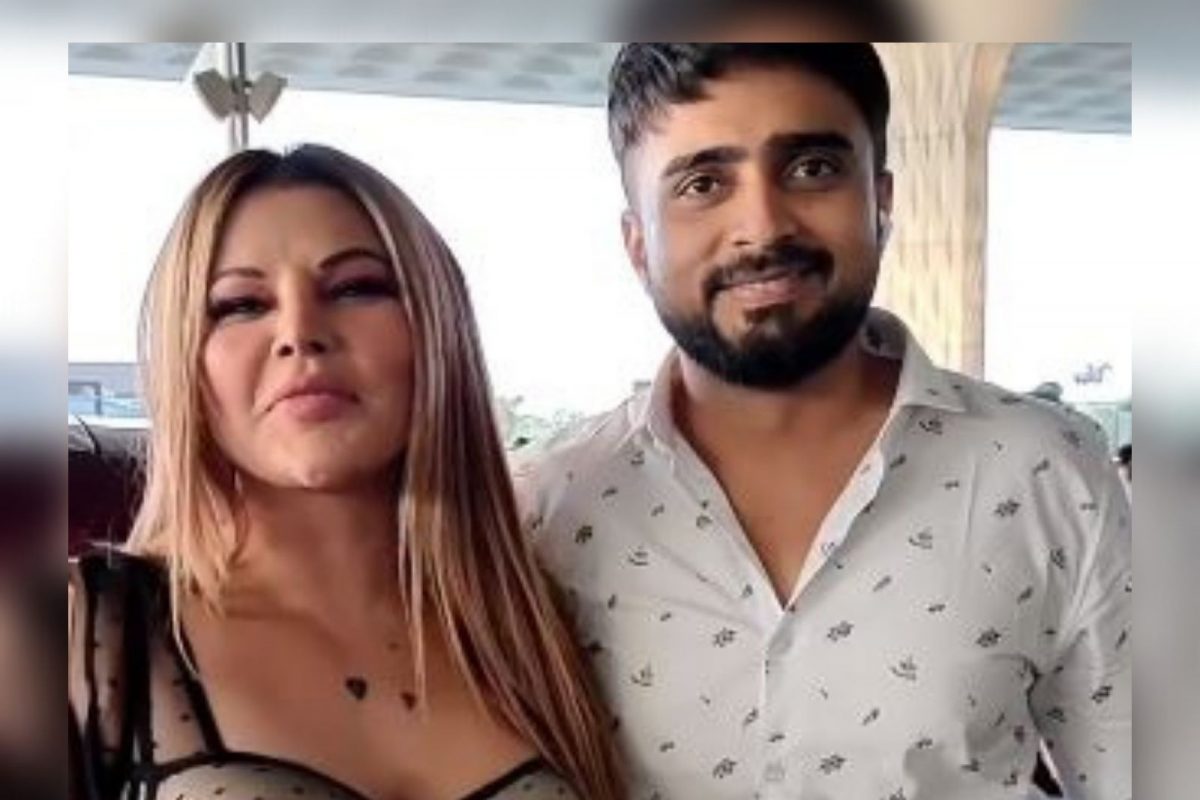 राखी सावंतला बॉयफ्रेंडने भेट दिली BMW आणि दुबईत घर, पण व्यक्त केली अनोखी इच्छा