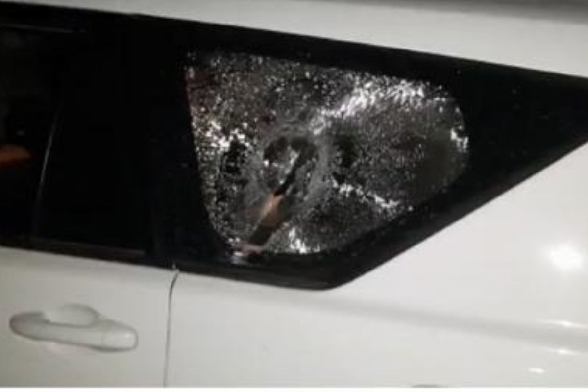 पिंपरी चिंचवड येथील पाच पर्यटक हर्णॆ समुद्र किनाऱ्यावरील समुद्र संकेत या हॉटेलमध्ये थांबले होते.