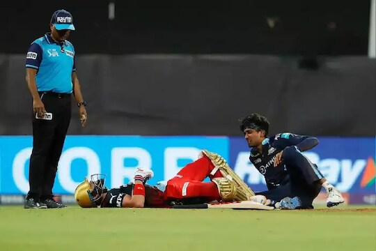 IPL 2022 : विराट कोहलीनं दिली गुजरातच्या खेळाडूला धडक, सर्वांच्या चुकला काळजाचा ठोका! VIDEO