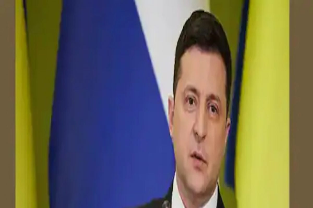 Russia-Ukraine War : युक्रेनचे राष्ट्राध्यक्ष झेलेन्स्की यांना त्यांचा टी-शर्ट का विकावा लागला?, 'इतकी' मिळाली किंमत