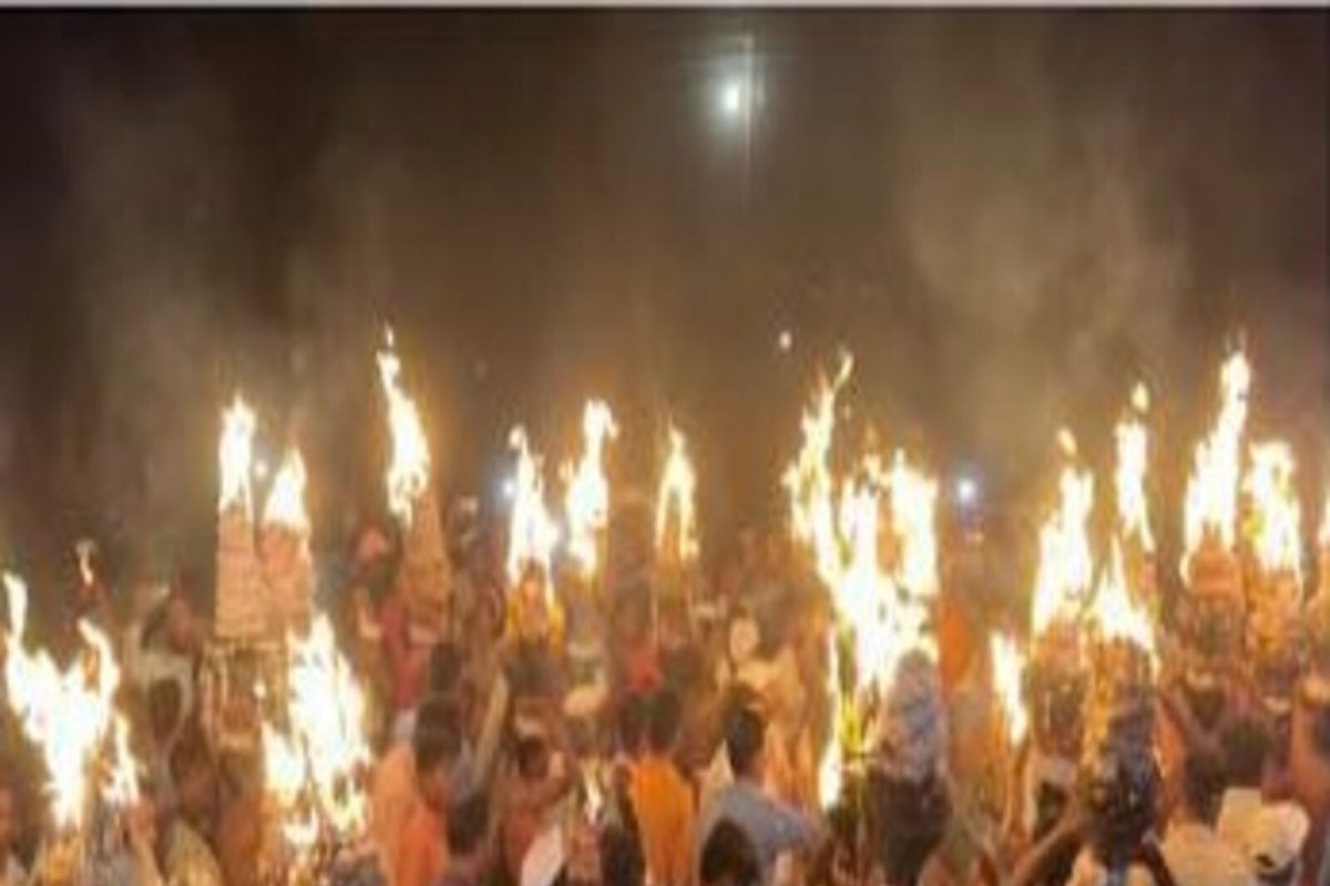 VIDEO: बिरोबाच्या यात्रेत आगीचा धगधगणारा थरार! अकोले तालुक्यातील कौठेवाडीतील अनोखी पंरपरा