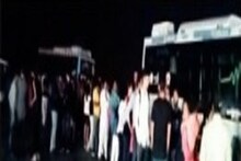 सिंहगडावर प्रवाशांची दैना, ई-बसची चार्जिंग संपली अन्...