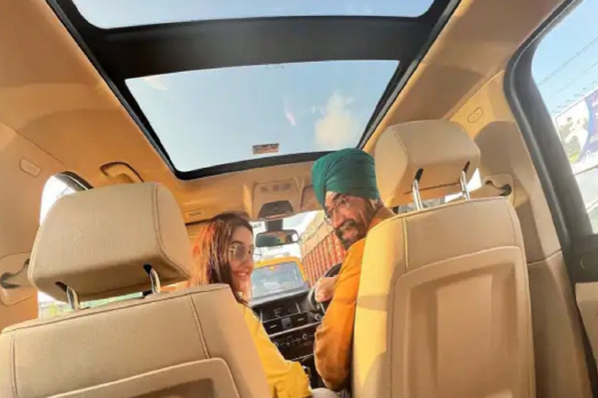 18 वर्षीय या अभिनेत्रीने खरेदी केली इतकी महागडी कार; त्या किमतीत कारचं शोरूम बनू शकतं