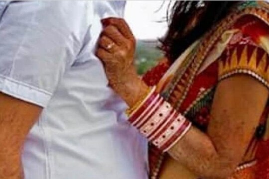 विवाहित प्रेयसीने घरात घुसून केली ही मागणी, 2 मुलांचा बाप असलेल्या प्रियकराची तंतरली