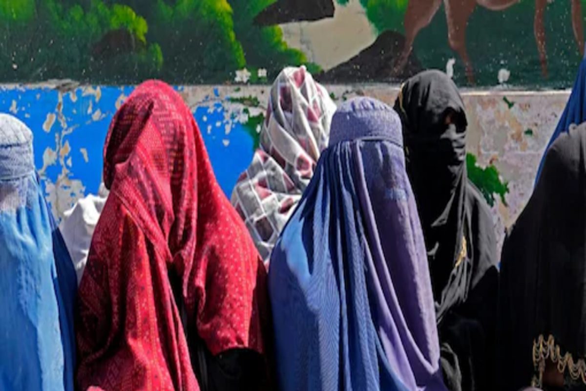 सार्वजनिक स्थळी चेहऱ्यासह संपूर्ण शरीर झाकणारा बुरखा घालावा, अन्यथा...; तालिबानचा आदेश