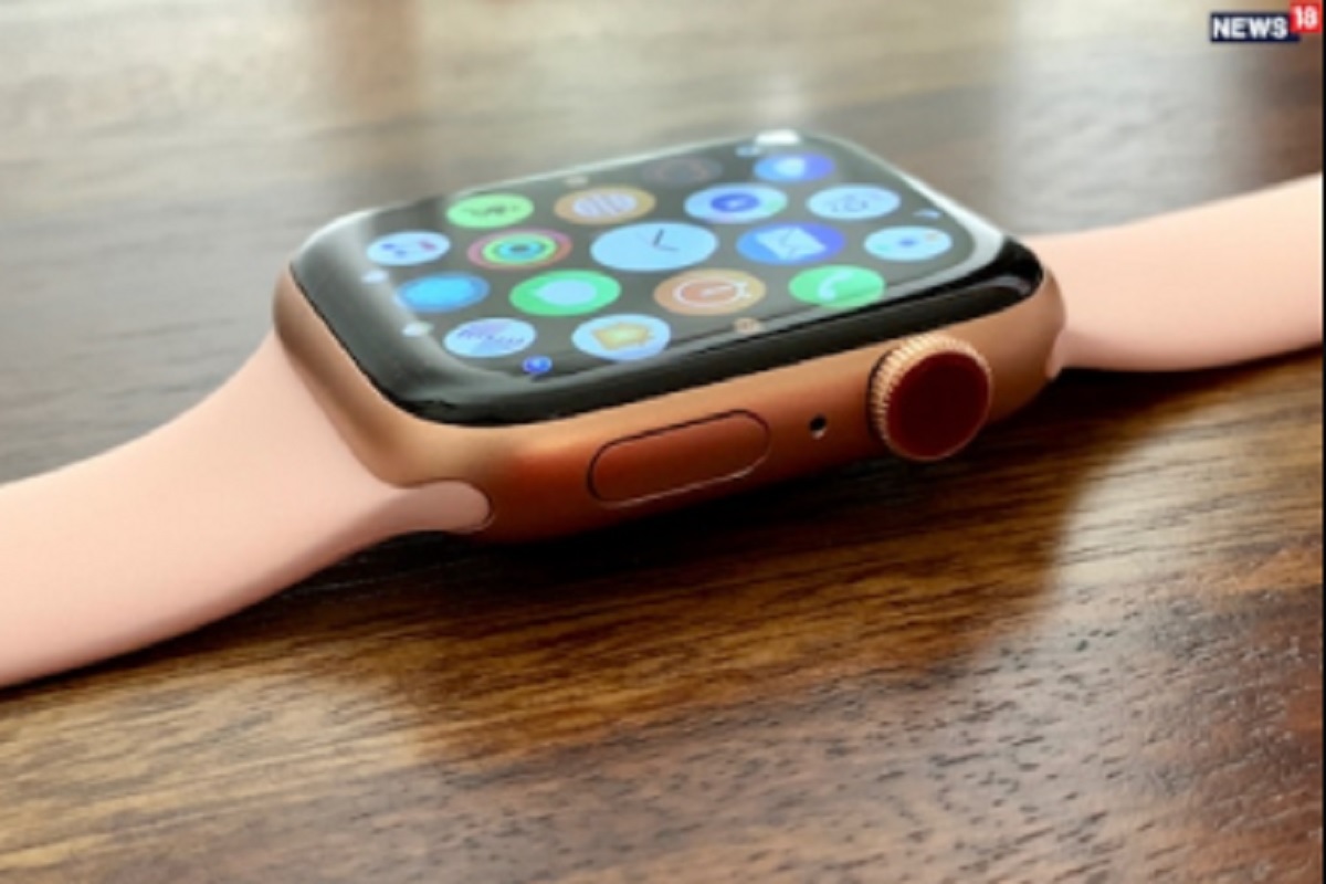 Apple Watch ने महिलेला बसला मोठा फटका, सेकंदात गायब झाले 30 लाख