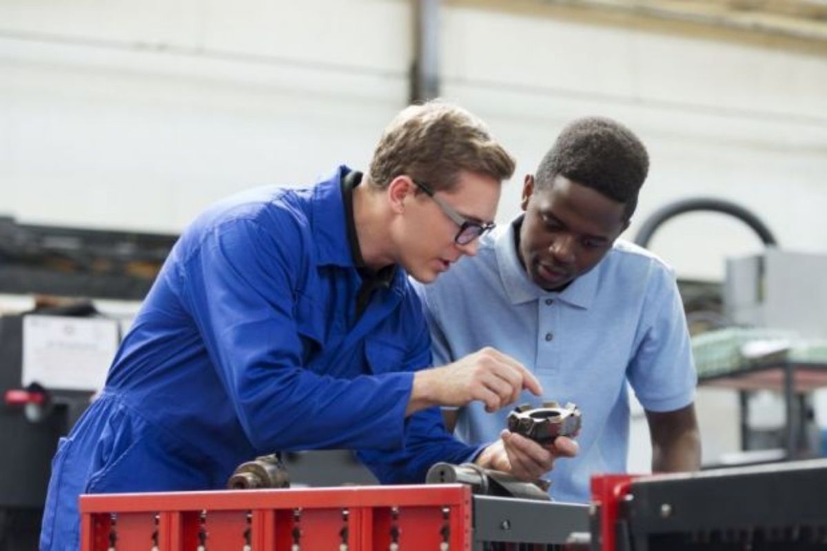 यामध्ये किती शिक्षण घेतलं तर किती स्टायपेन्ड