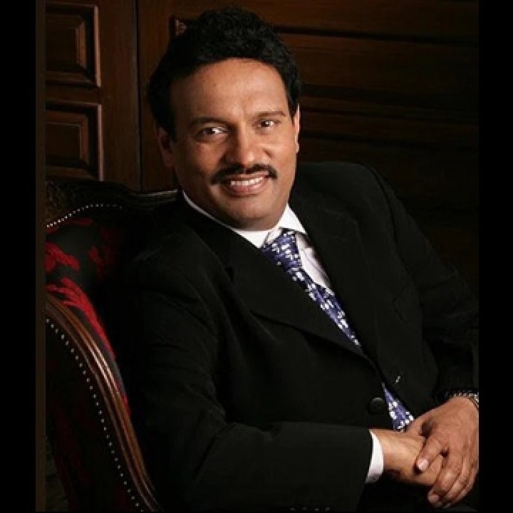 रिक्षाचालक ते 3 हेलिकॉप्टर! भाड्याचं घर ते अलिशान महाल.. अविनाश भोसले यांचा थक्क करणारा प्रवास!