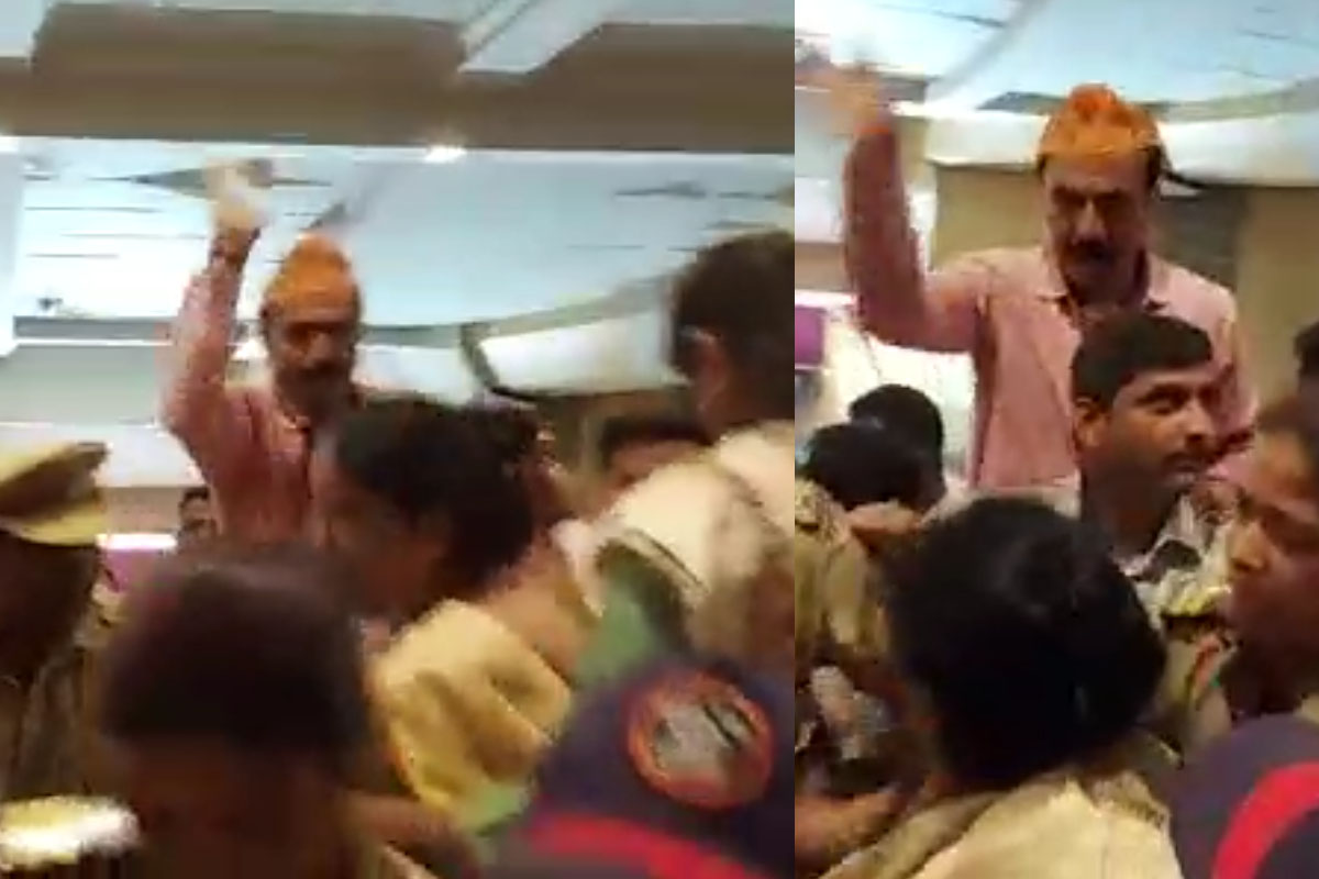 भाजपच्या पुरुष कार्यकर्त्यांनी राष्ट्रवादीच्या महिला कार्यकर्त्यांवर हात उचलला. पोलीस राष्ट्रवादीच्या महिलांना घेऊन जात होते त्यावेळी चापट मारली.